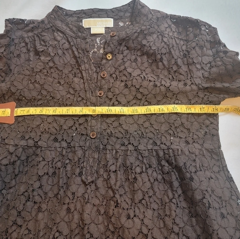 Michael Kors small brown lace blouse. Long sleeves.